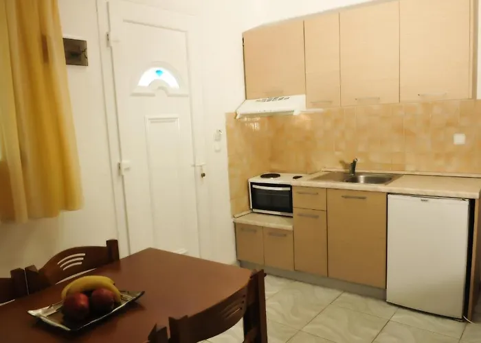 Asterias Aparthotel 2*